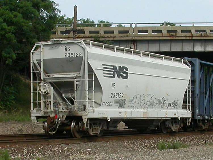 2bay Centerflow covered hopper cars